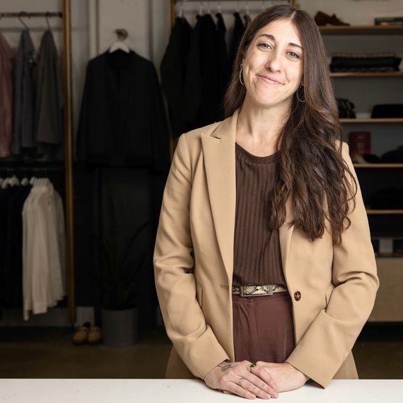 Meet Your Posher Jamie - Picture 2 of 6